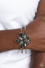 Load image into Gallery viewer, CHIC CORSAGE
