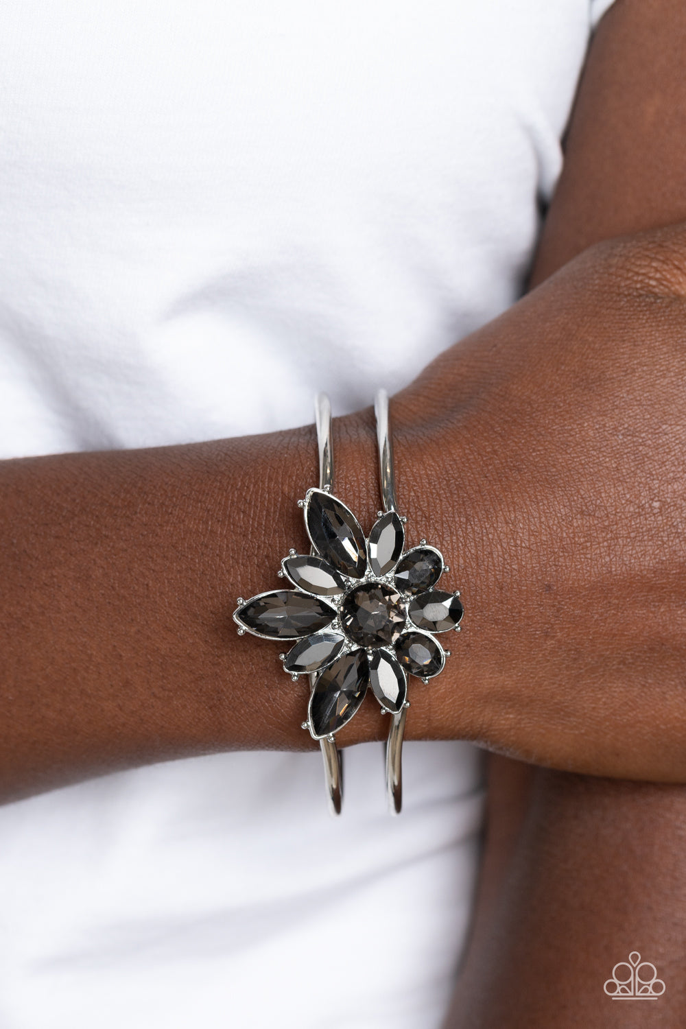 CHIC CORSAGE