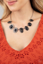 Cargar imagen en el visor de la galería, Black Gemstone Necklace 
